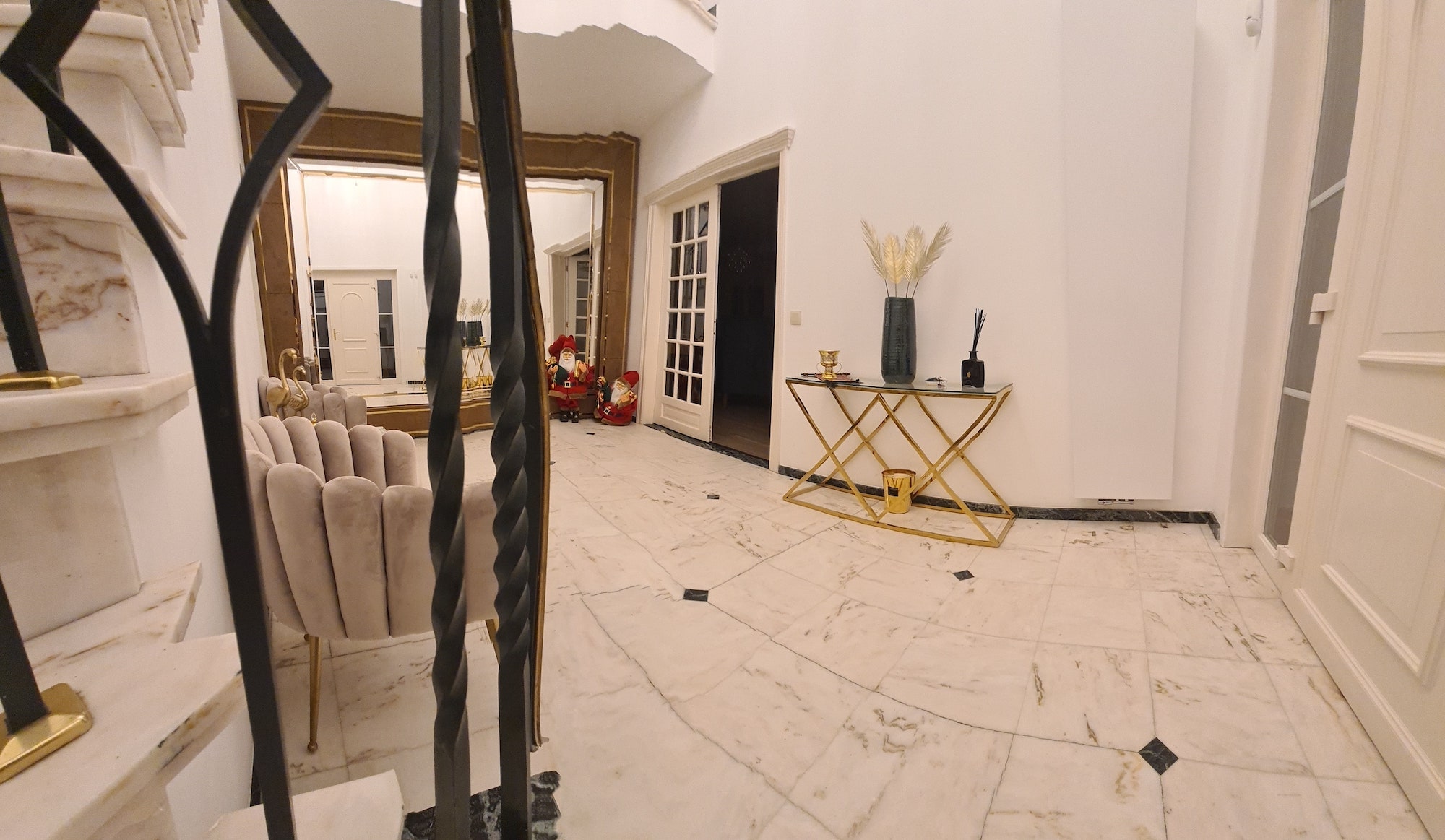 Villa à Waterloo – Juillet 2020 – hall villa apres 1