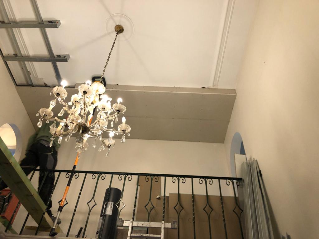 Villa à Waterloo – Juillet 2020 – villa hall lustre avant